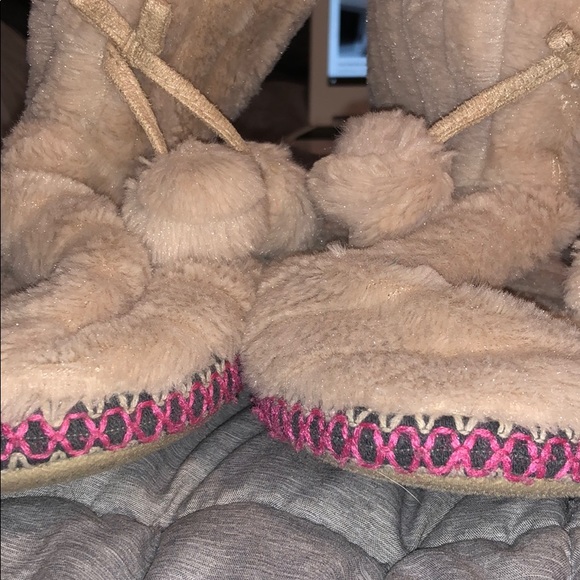 Slippers - Picture 2 of 3